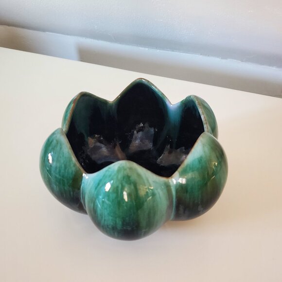 Vintage Blue Mountain Pottery Lotus Bowl/Planter - Picture 2 of 3